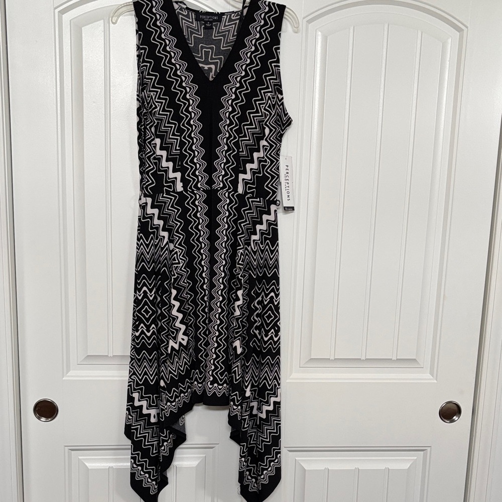 Big low hem dress by Perception. Black white zig zag size m. Belt loops. NWT